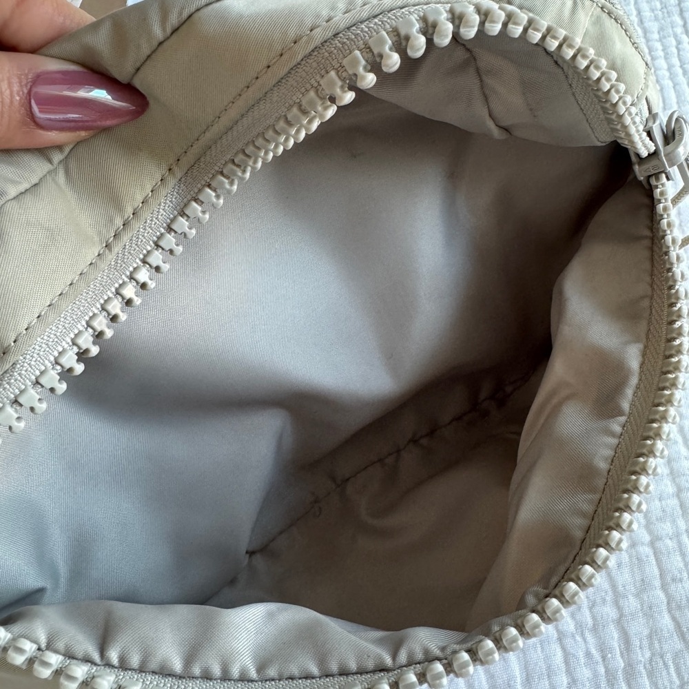 Lululemon All Day Essentials Belt Bag Raw Linen 2.5L - Picture 3 of 5